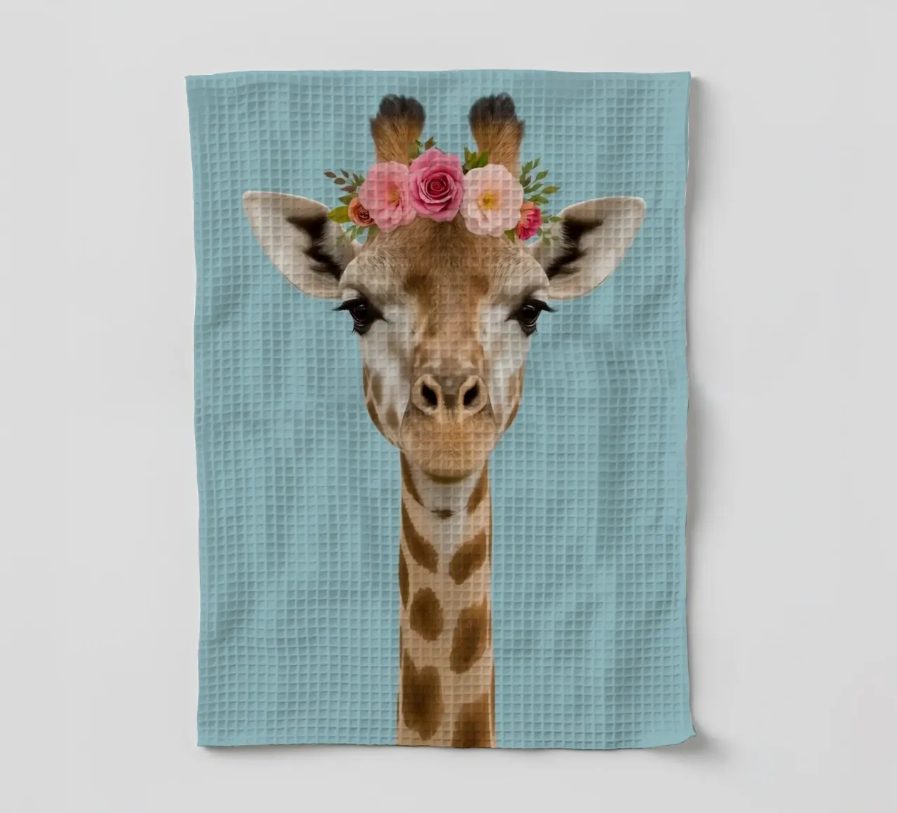 Testa e collo di giraffa con corona floreale canovaccio da cucina da DesignDoodle