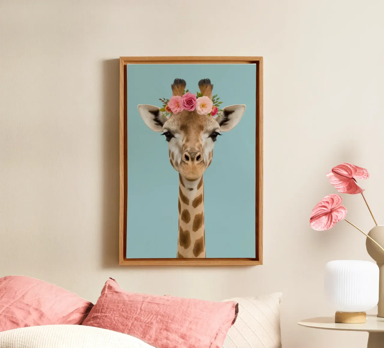 Testa e collo di giraffa con corona floreale tela con Cornice a cassetta da DesignDoodle