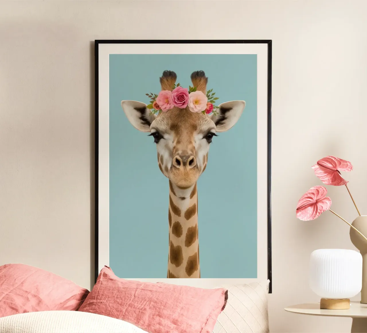 Testa e collo di giraffa con corona floreale poster da DesignDoodle