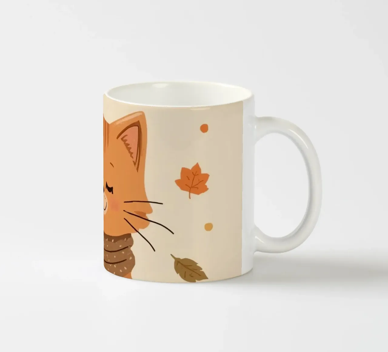 Gatto arancione con sciarpa e foglie d'autunno tazza in ceramica da DesignDoodle