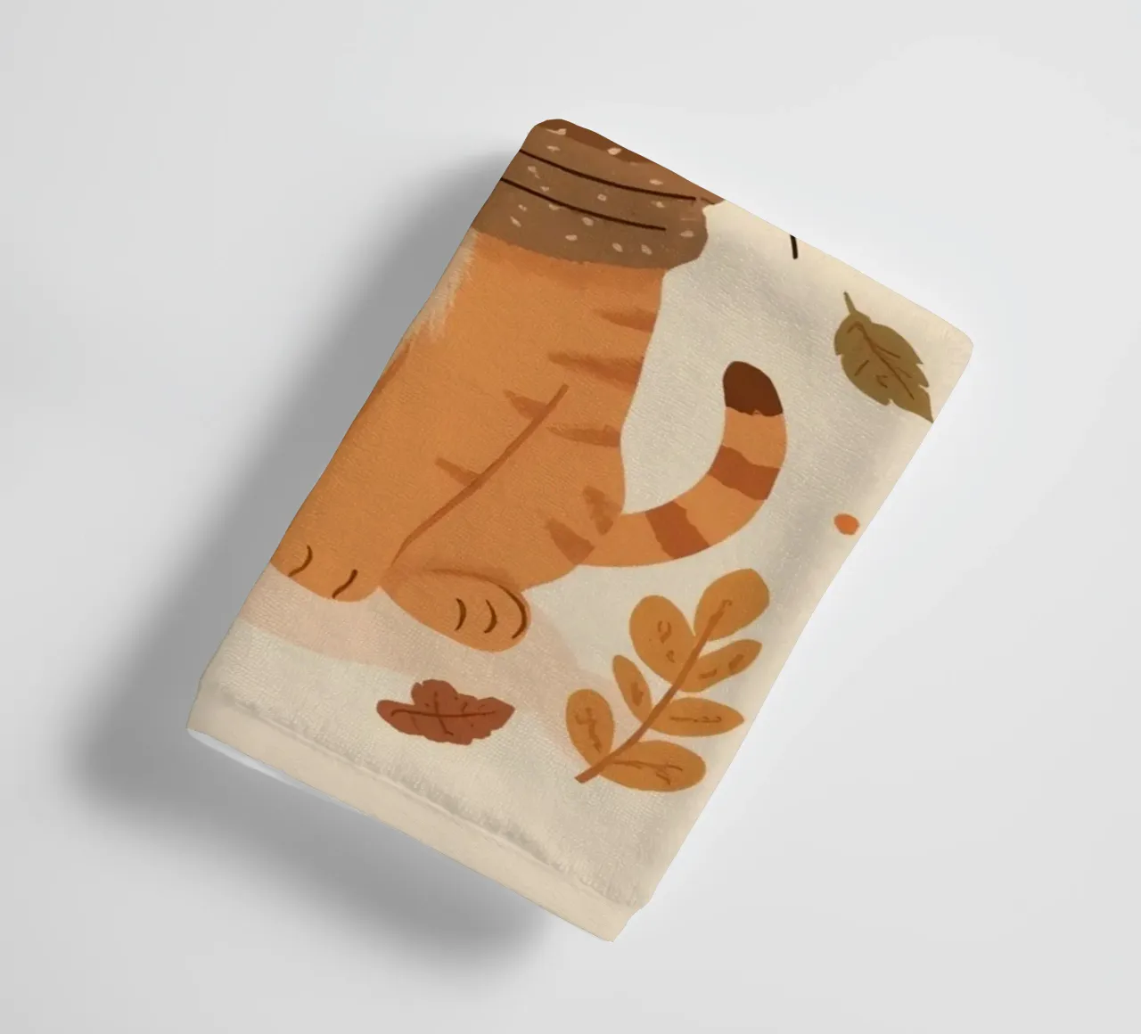 Gatto arancione con sciarpa e foglie d'autunno asciugamano da bagno da DesignDoodle