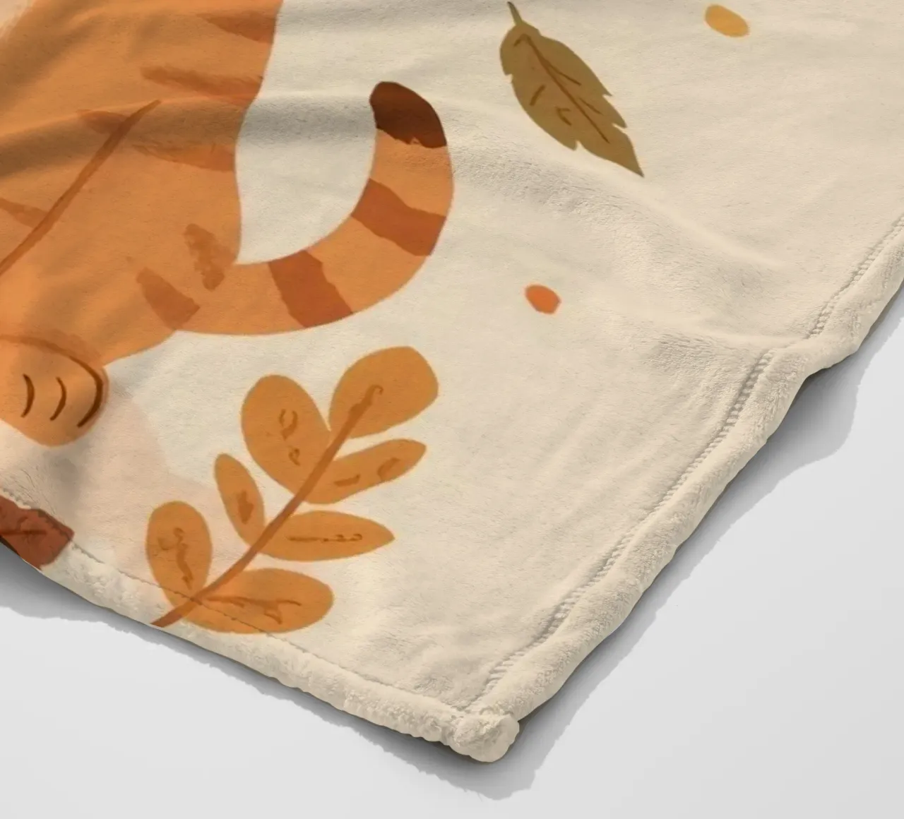 Gatto arancione con sciarpa e foglie d'autunno coperta in pile da DesignDoodle