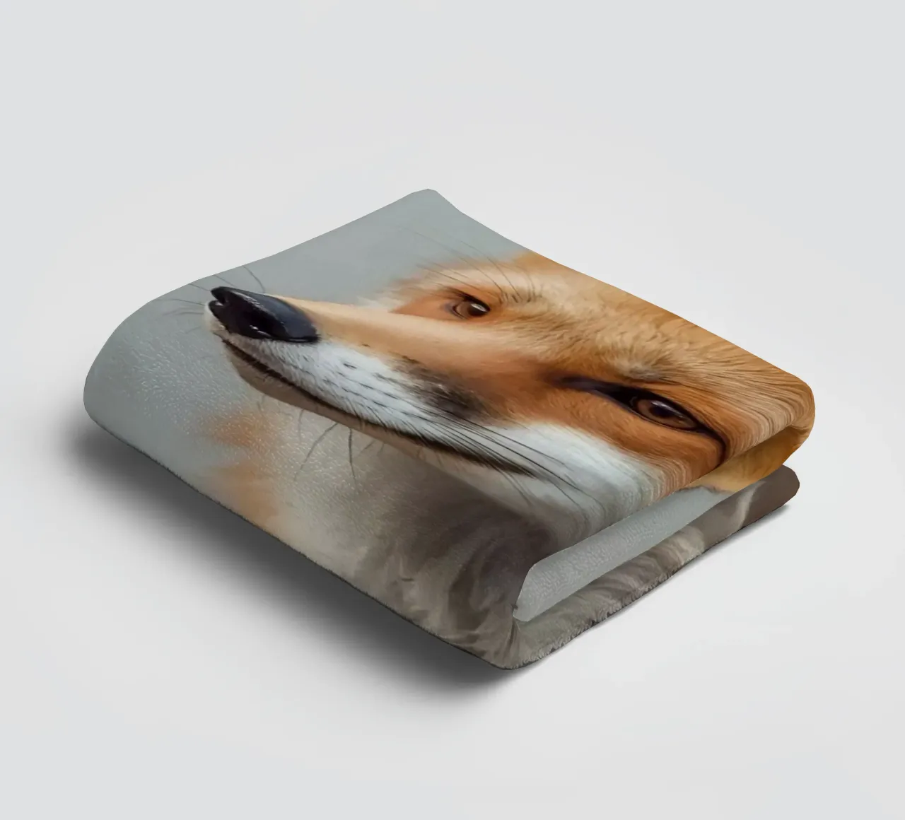 Rotfuchs Porträt nach links blickend Handtuch von DesignDoodle