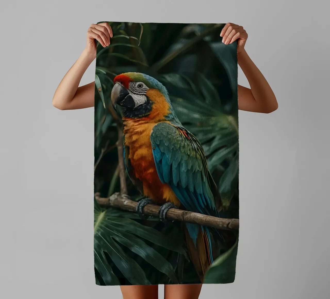 Ara auf einem Zweig mit Laub Hintergrund hockend Handtuch von DesignDoodle