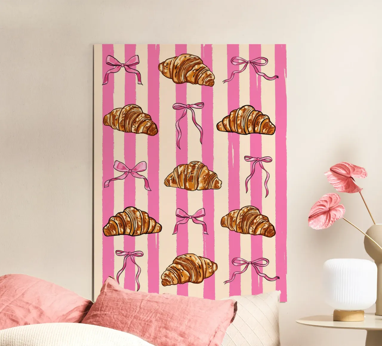 Coquette vintage a strisce rosa Fiocchi e croissant poster con telaio in plastica da EDMPROJECT
