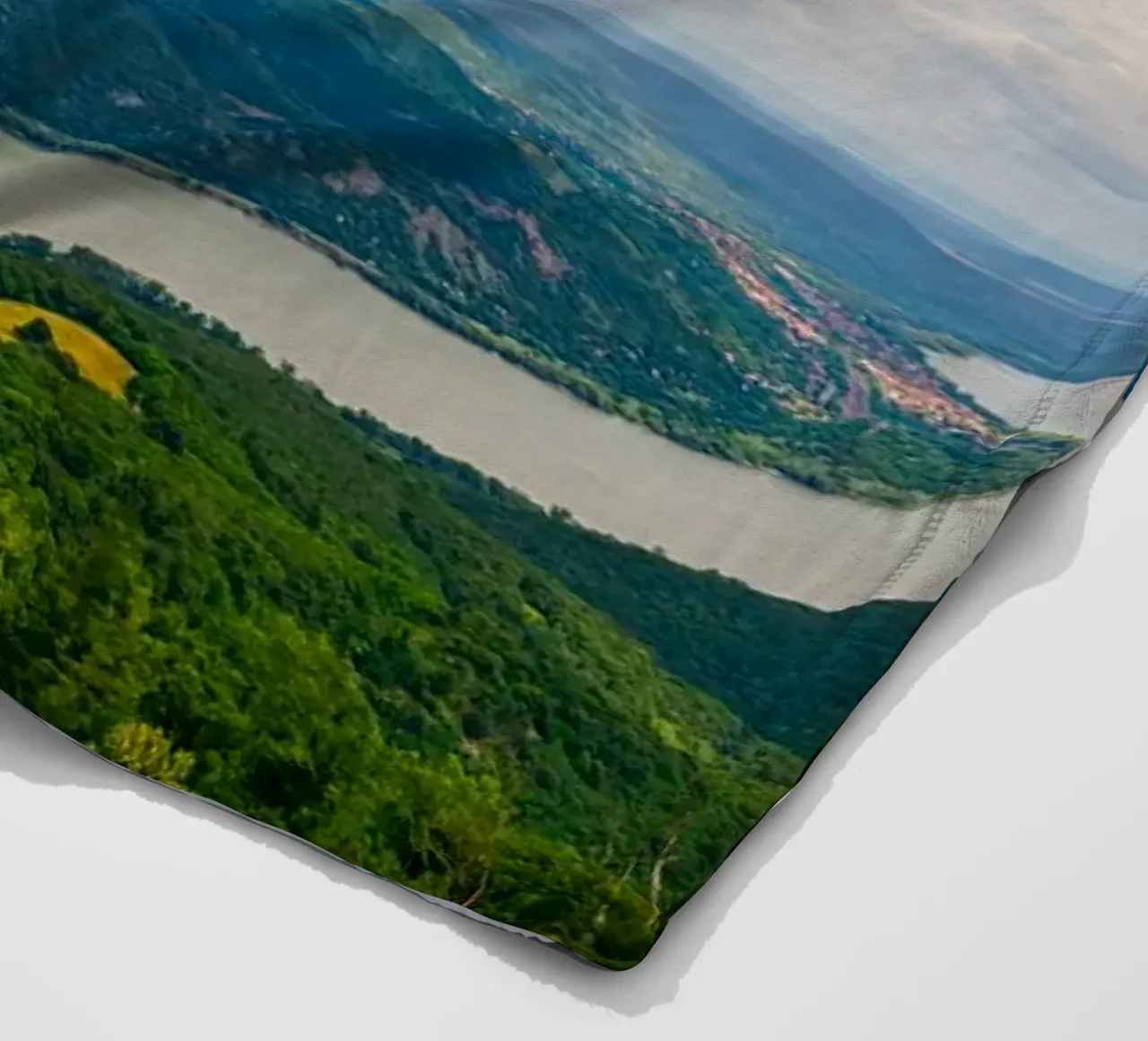 Ansa del Danubio in Ungheria coperta in pile da anderm
