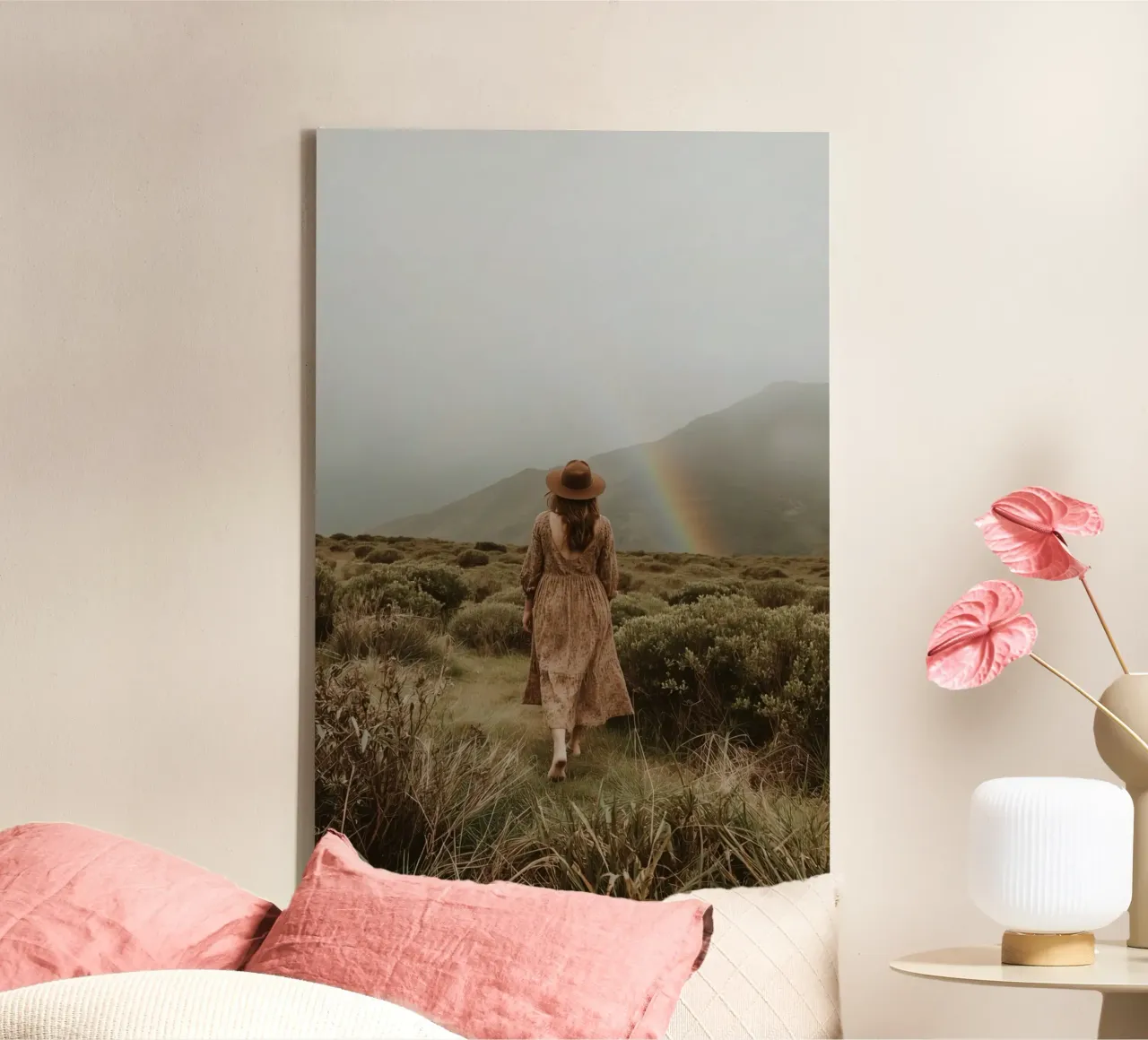 Donna che cammina verso l'arcobaleno in un paesaggio collinare tela con Cornice a cassetta da DesignDoodle