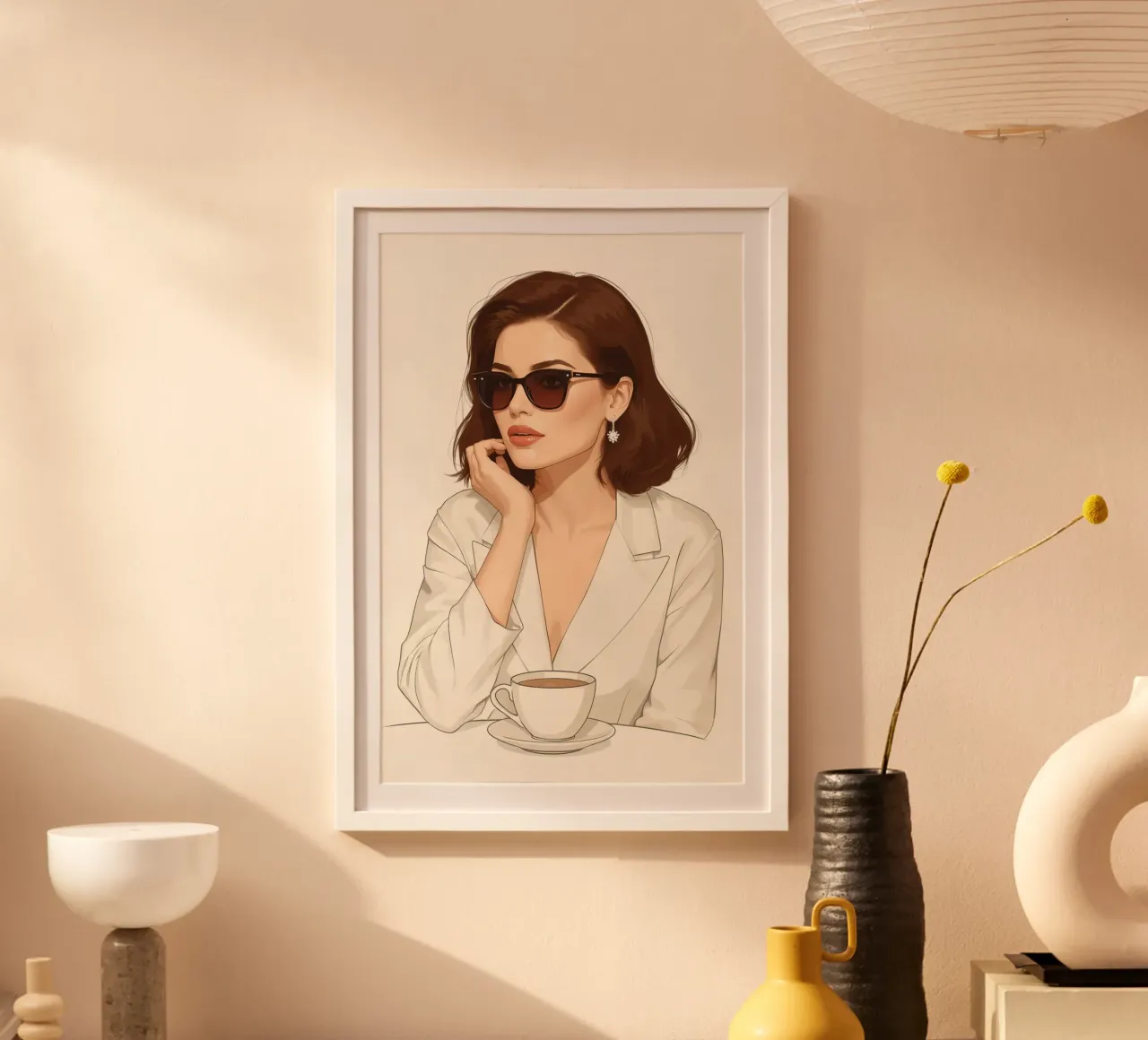 Donna con occhiali da sole, blazer e caffè illustrazione poster con telaio in plastica da DesignDoodle