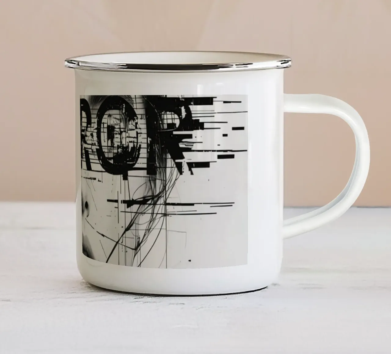 Volto di donna con linee astratte e sovrapposizione di errori tazza in smalto da DesignDoodle