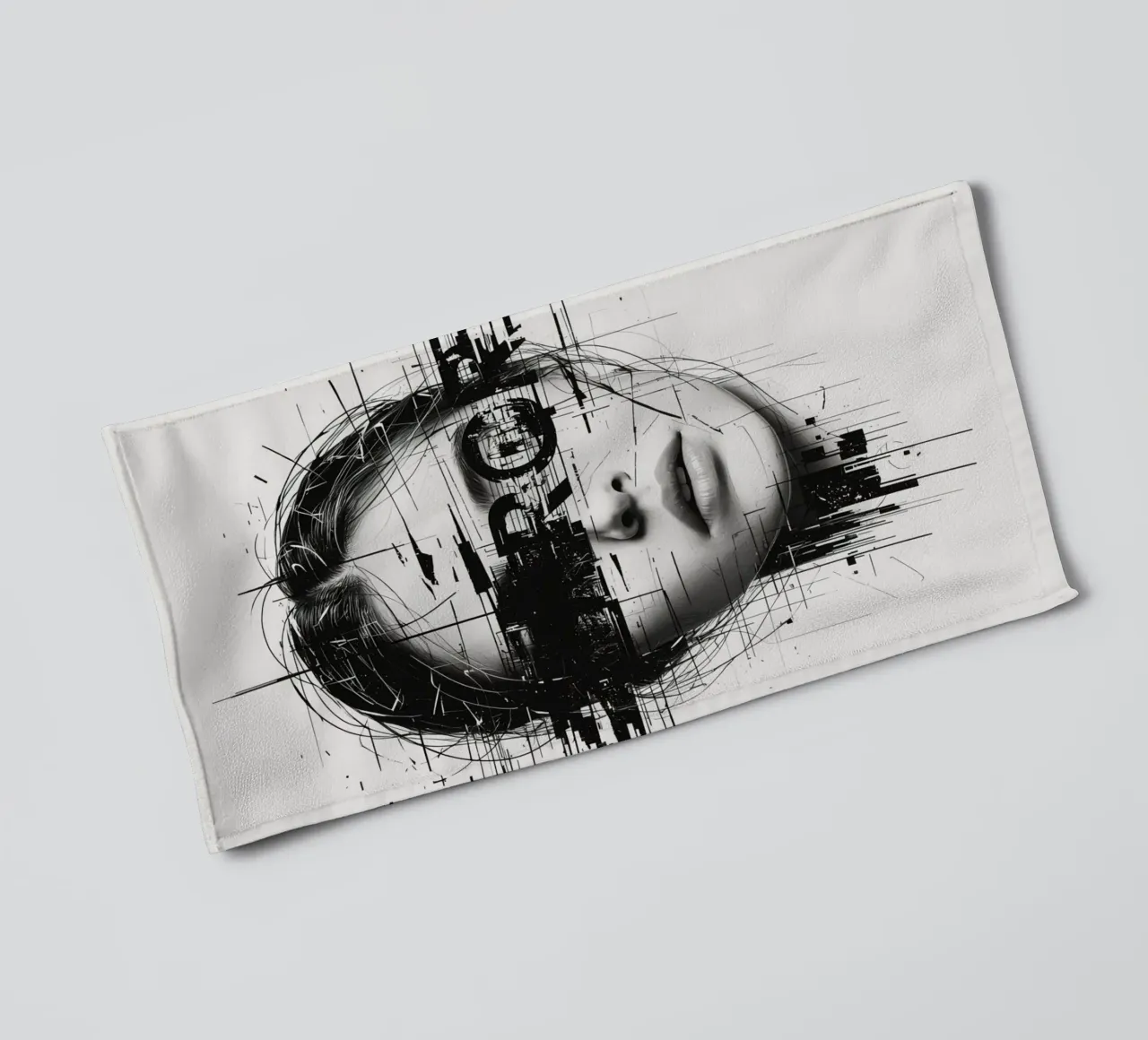 Volto di donna con linee astratte e sovrapposizione di errori asciugamano da bagno da DesignDoodle