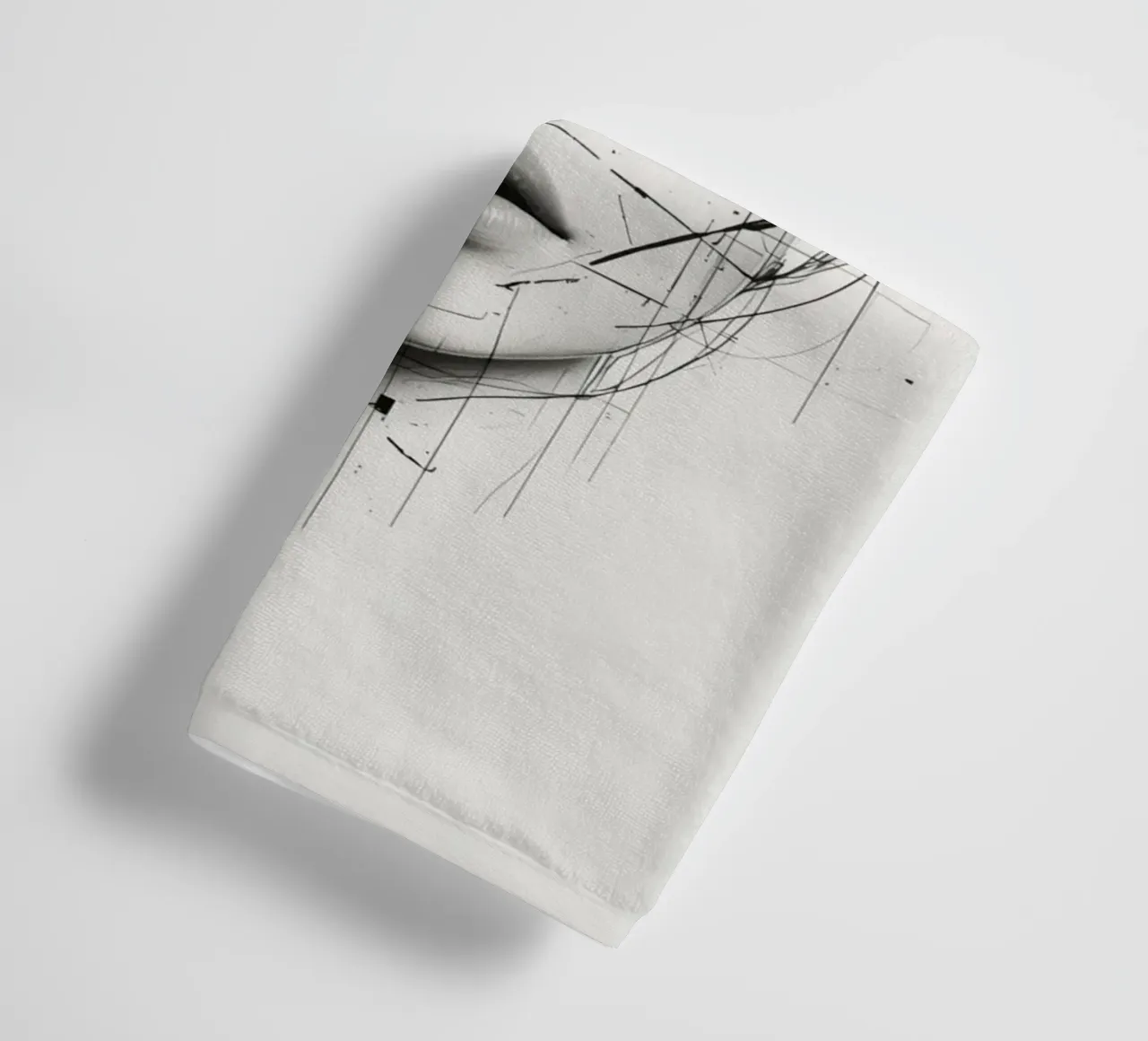 Volto di donna con linee astratte e sovrapposizione di errori asciugamano da bagno da DesignDoodle