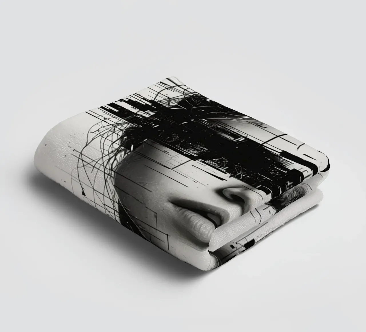 Volto di donna con linee astratte e sovrapposizione di errori asciugamano da bagno da DesignDoodle