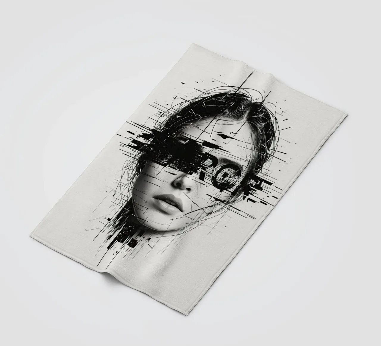 Volto di donna con linee astratte e sovrapposizione di errori coperta in pile da DesignDoodle