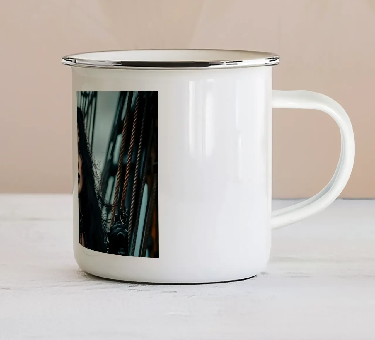 "Voyager del Mare Mistico" tazza in smalto da Synthaira