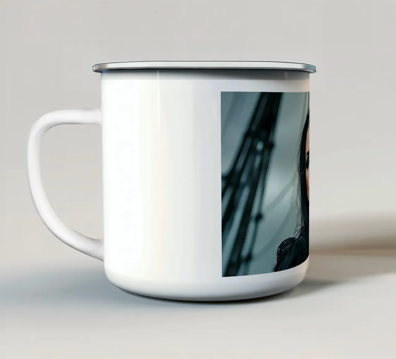 "Voyager del Mare Mistico" tazza in smalto da Synthaira
