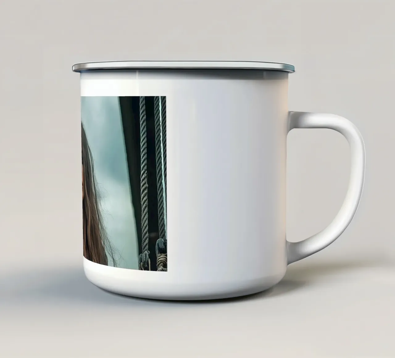 "Gothic Elegance Afloat" tazza in smalto da Synthaira