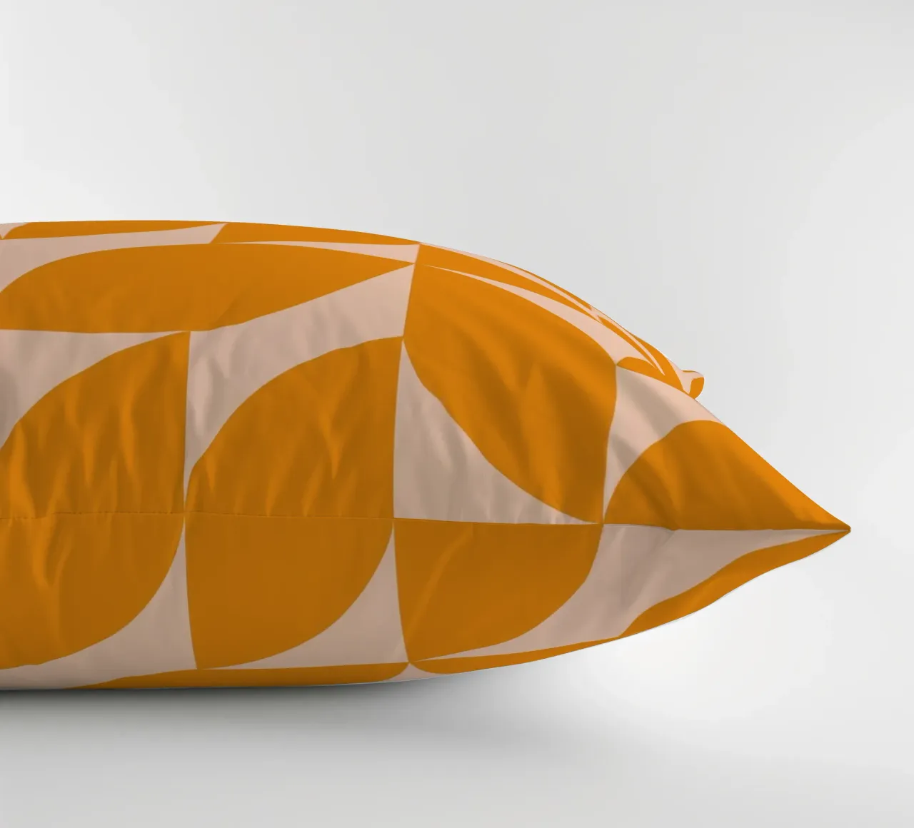 A fette in arancione cuscino da MirimoArt