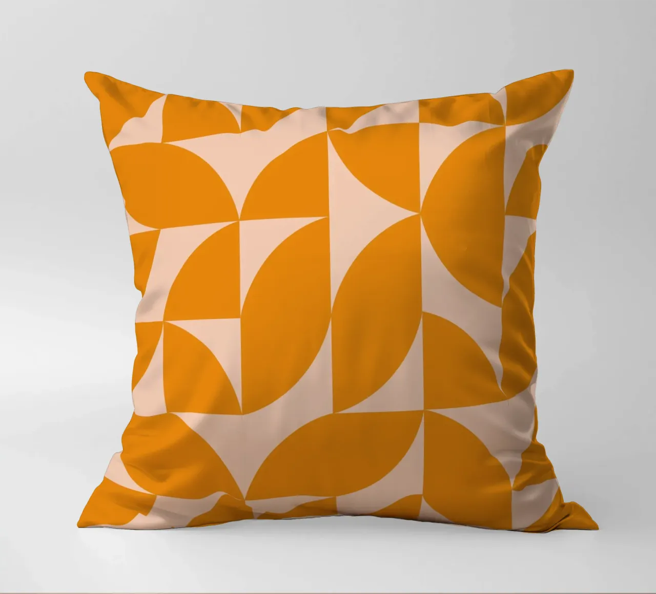 A fette in arancione cuscino da MirimoArt