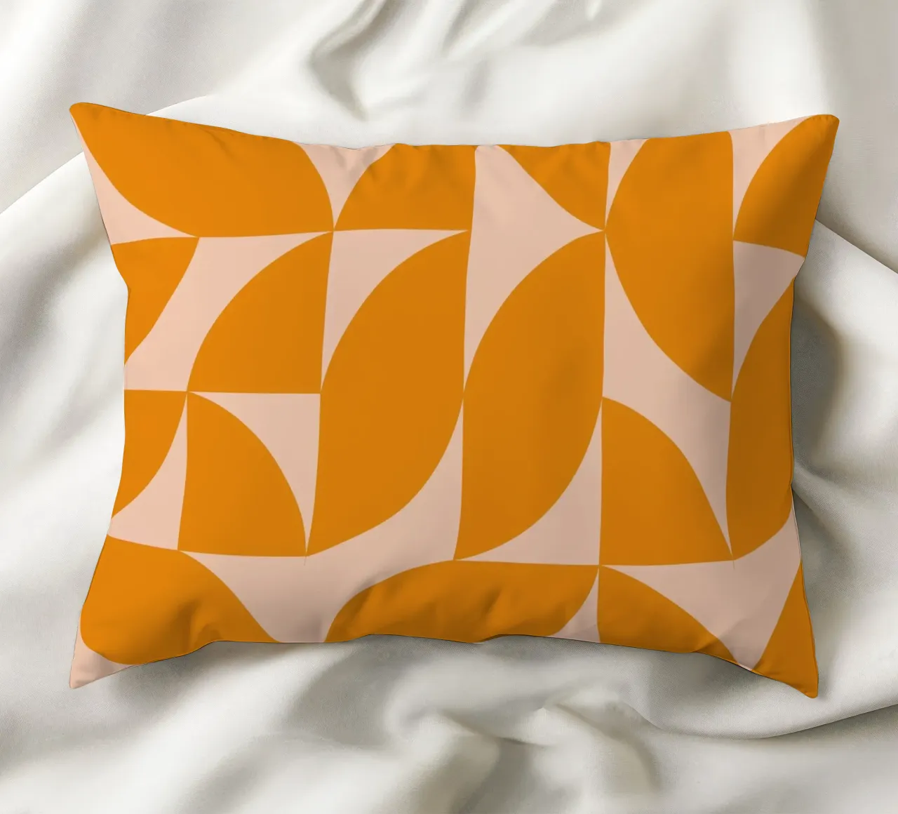 A fette in arancione cuscino da MirimoArt