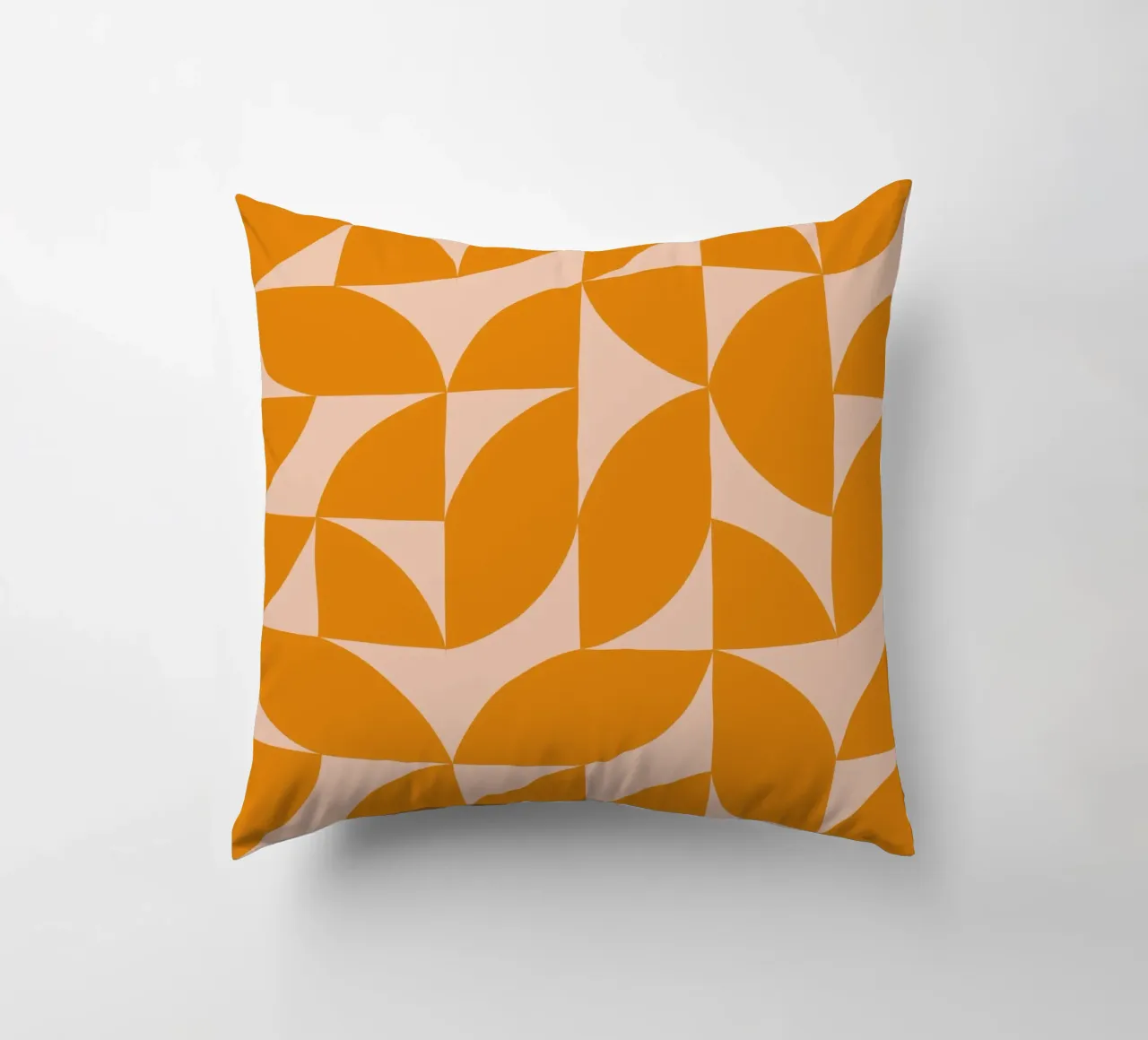 A fette in arancione cuscino da MirimoArt