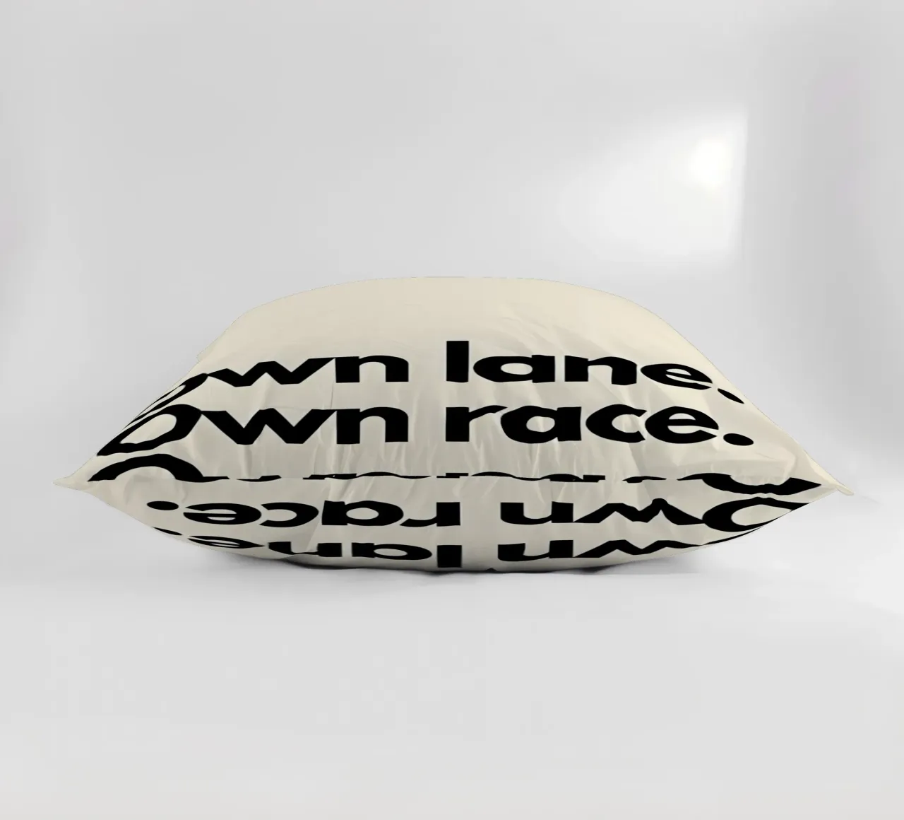 "Own lane. Own race. Own pace." cuscino da Type & Tape