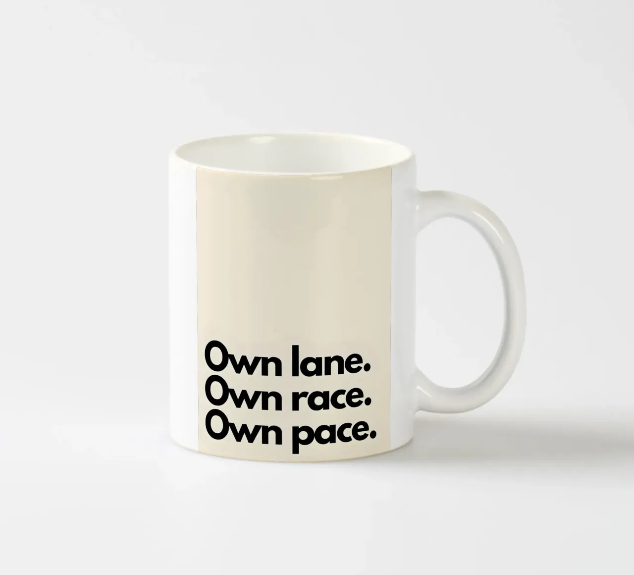 "Own lane. Own race. Own pace." tazza in ceramica da Type & Tape