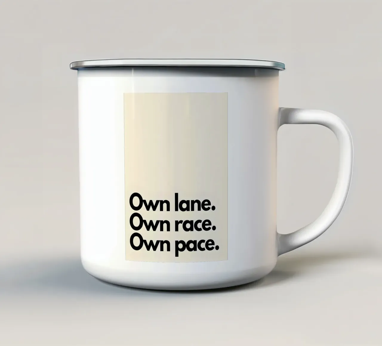"Own lane. Own race. Own pace." tazza in smalto da Type & Tape