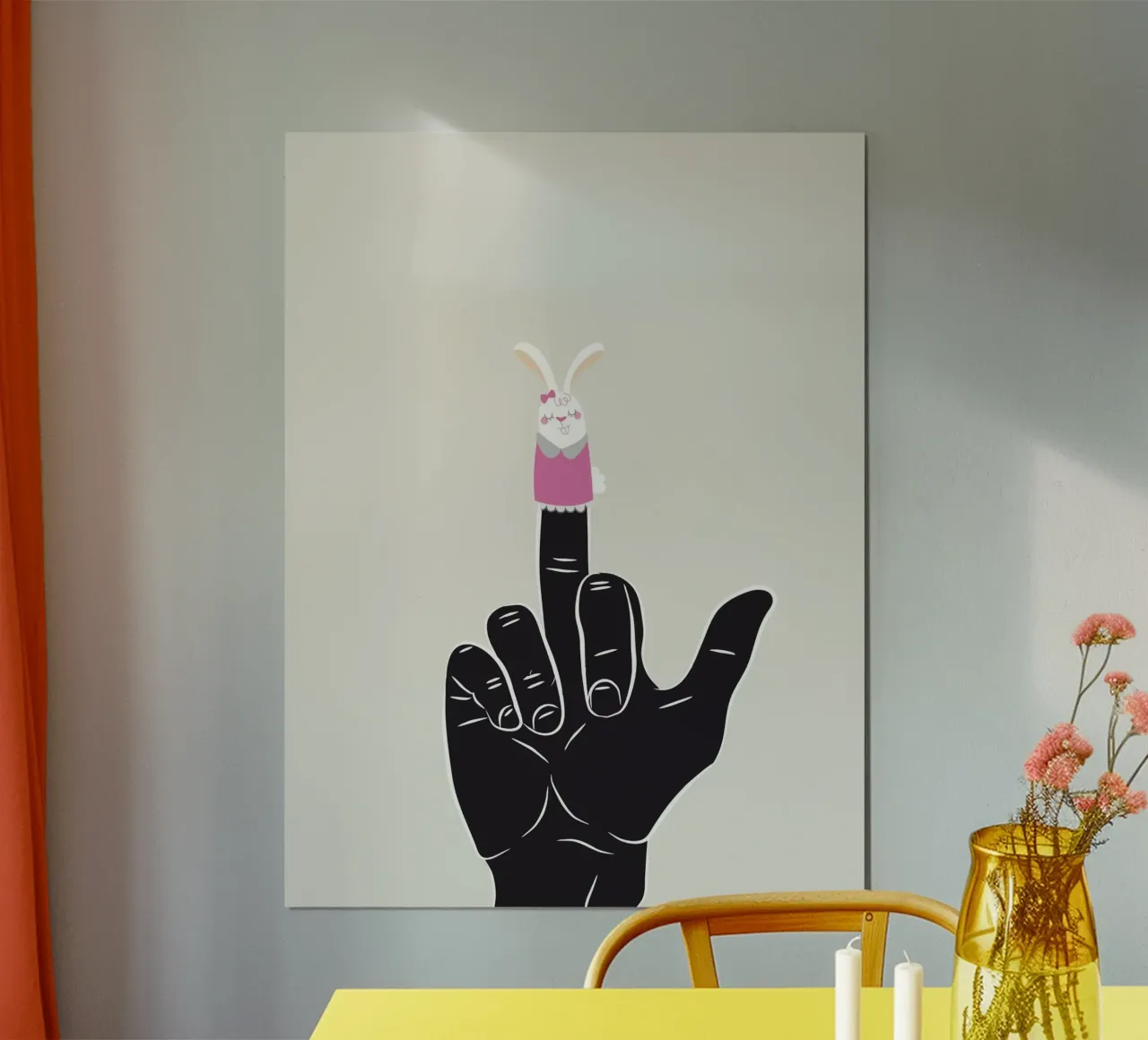 di una mano con il pupazzo da dito di un coniglietto poster con telaio in alluminio da dan band