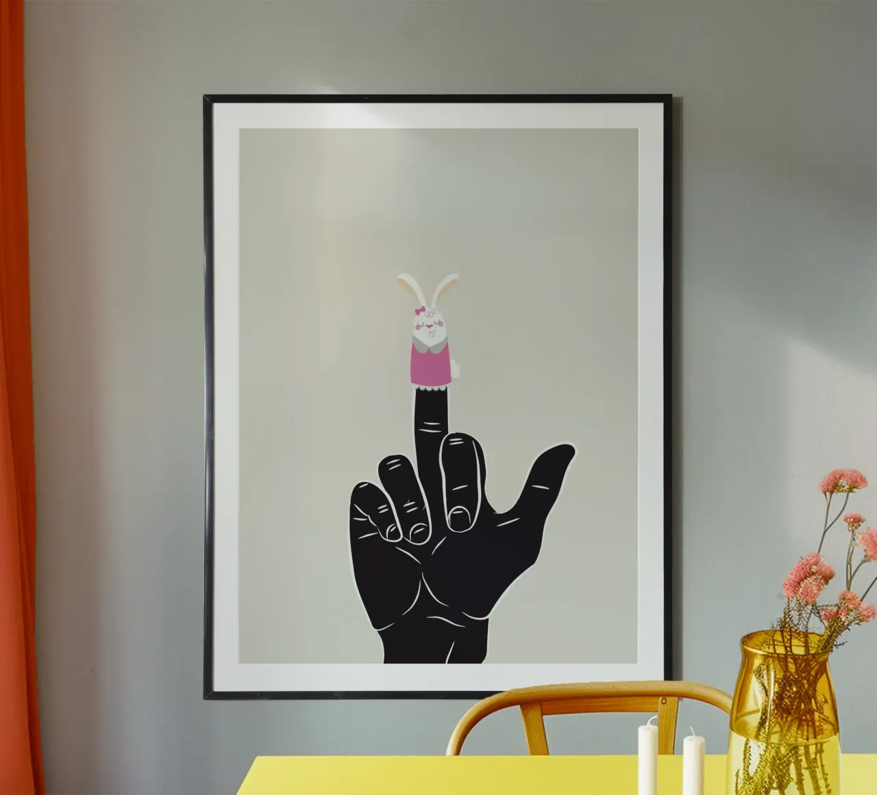 di una mano con il pupazzo da dito di un coniglietto poster con telaio in alluminio da dan band