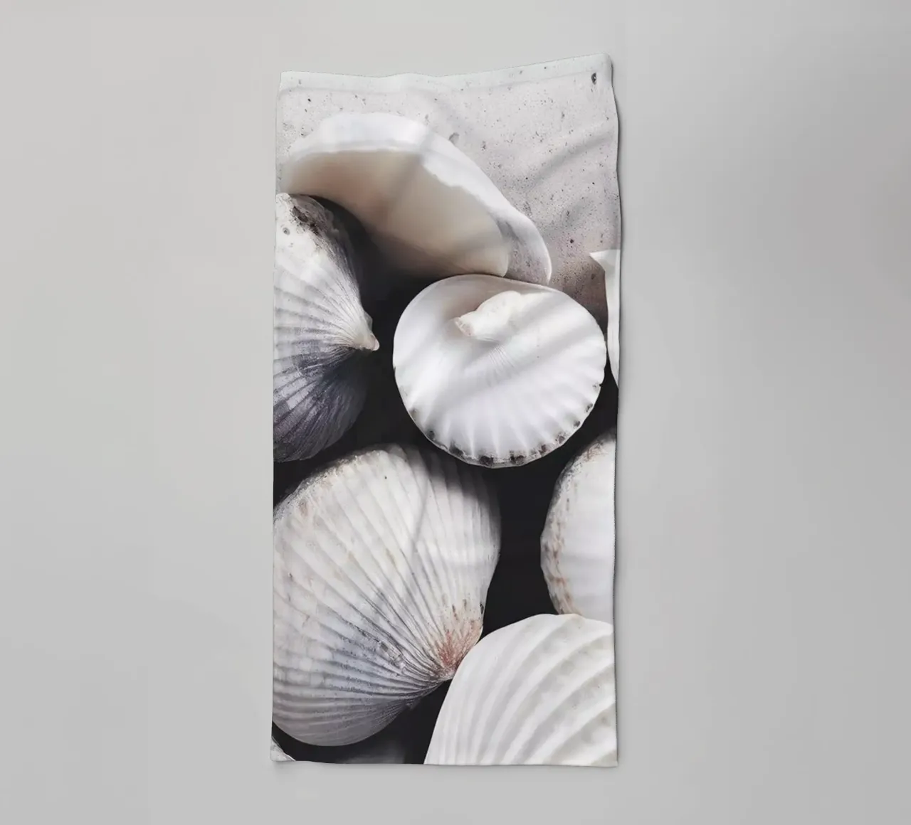 Shells On The Beach asciugamano da bagno da treechild
