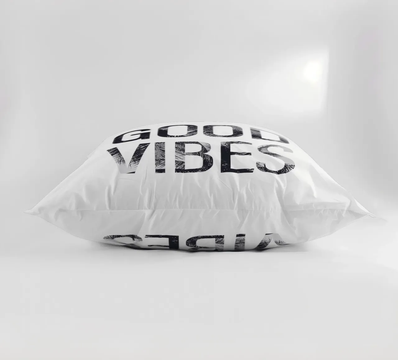 Good Vibes - Tipografia con un tocco tropicale cuscino da Whole©