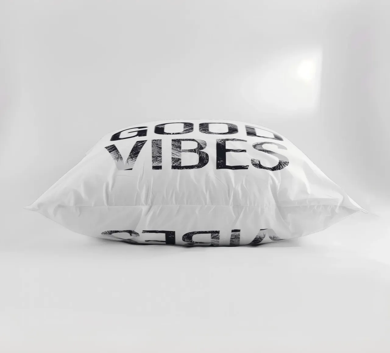 Good Vibes - Tipografia con un tocco tropicale cuscino da Whole©
