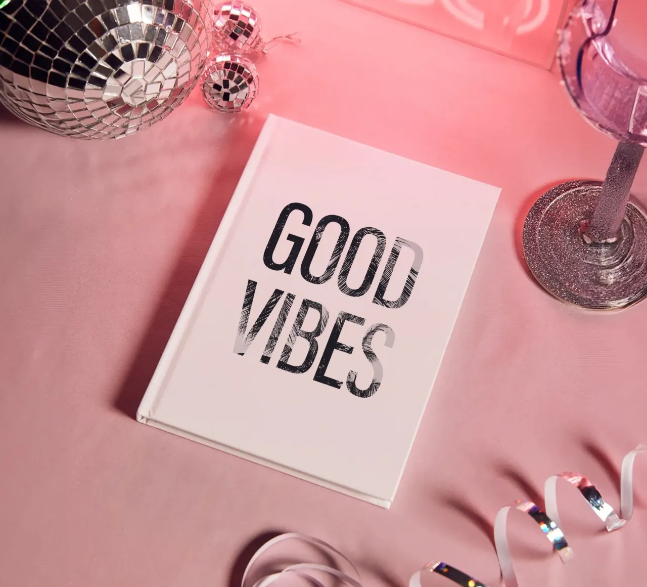 Good Vibes - Tipografia con un tocco tropicale diario da Whole©