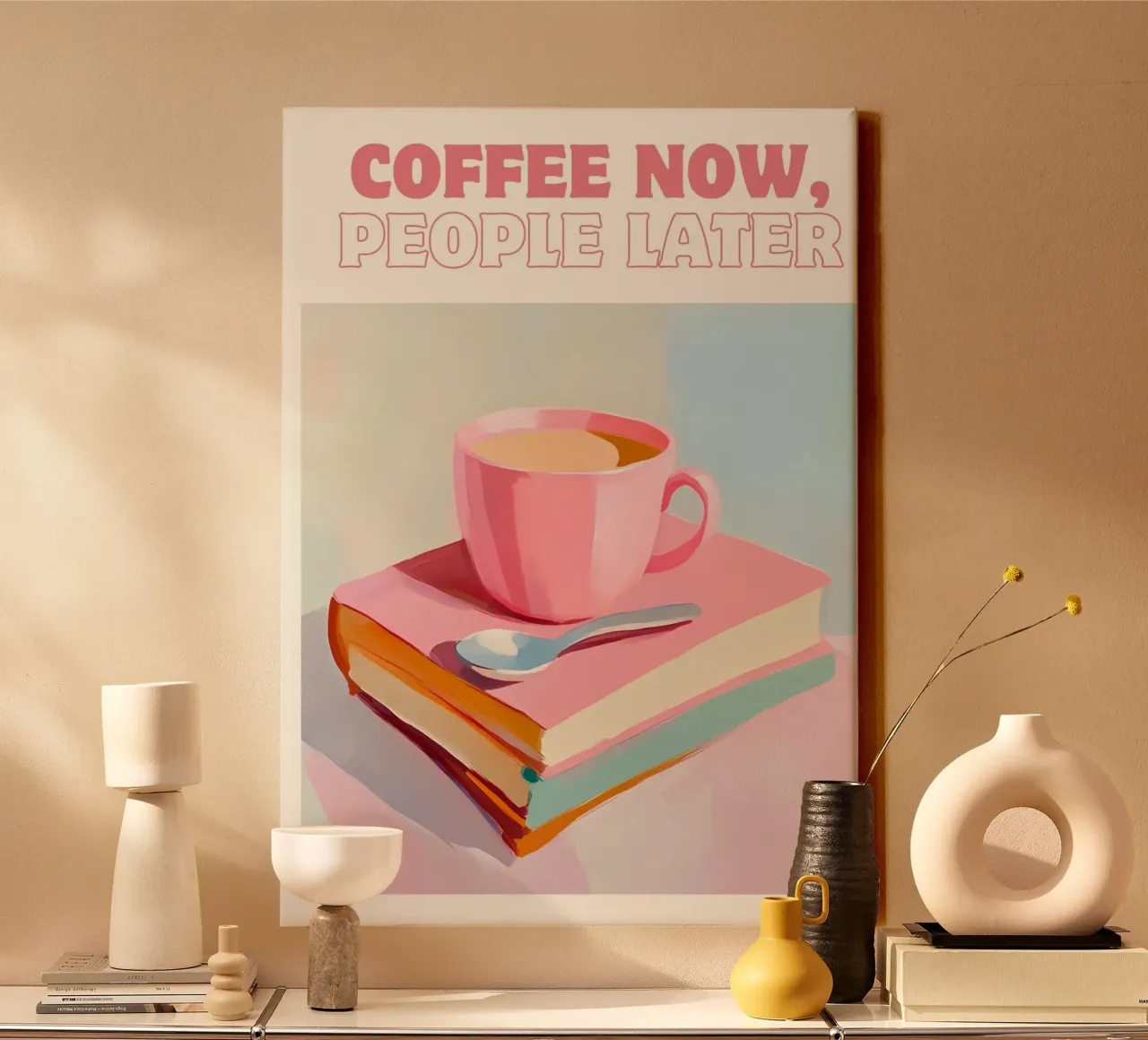 Koffie nu, mensen later, roze esthetiek, kunstdruk canvas met Baklijst van vintagepod