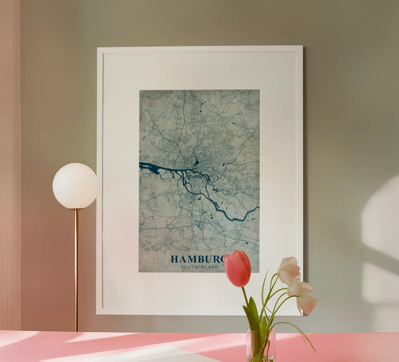 Poster con mappa della città di Amburgo - Urban Chic poster con telaio in legno da CityMapPoster