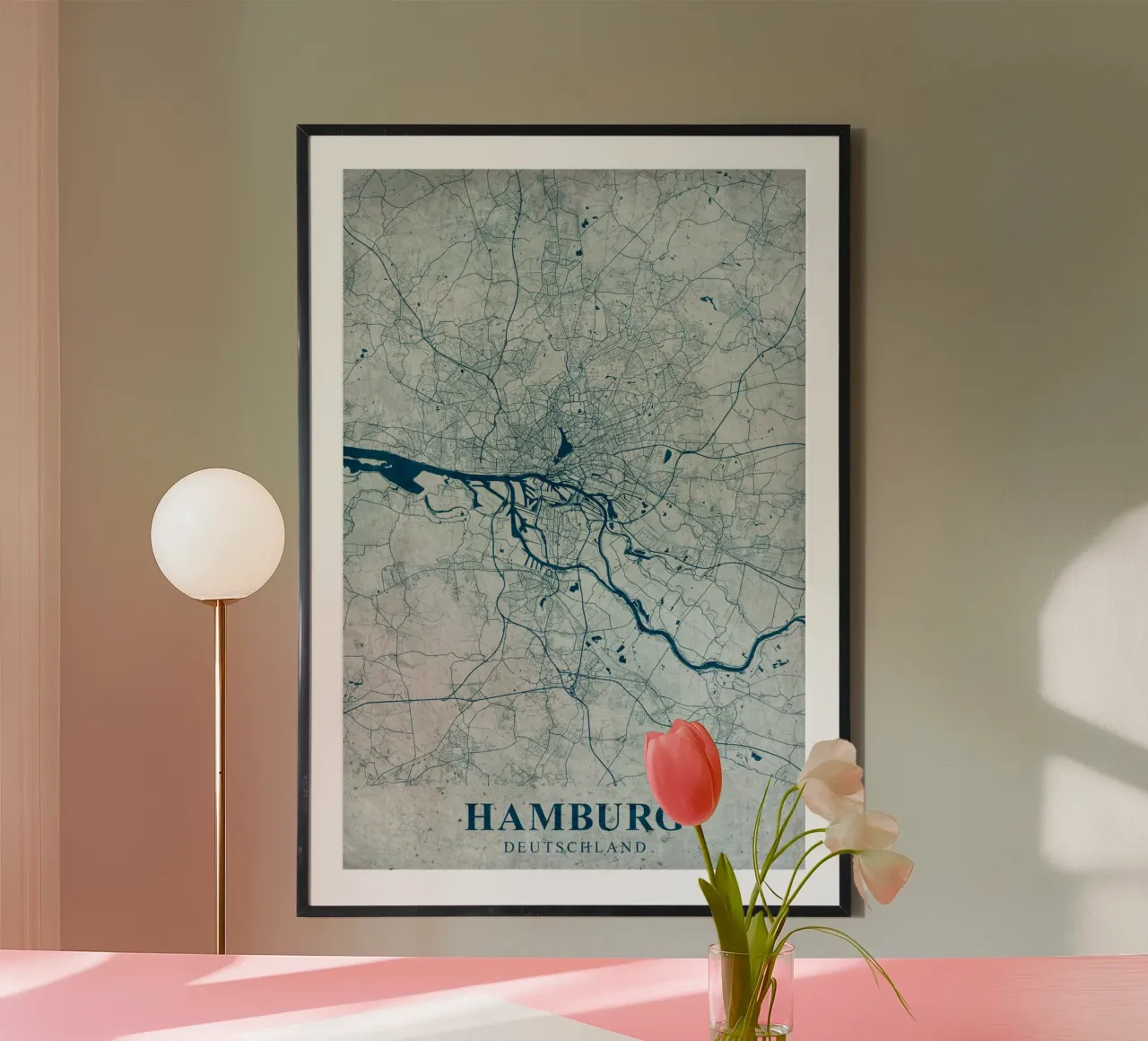 Poster con mappa della città di Amburgo - Urban Chic poster con telaio in legno da CityMapPoster