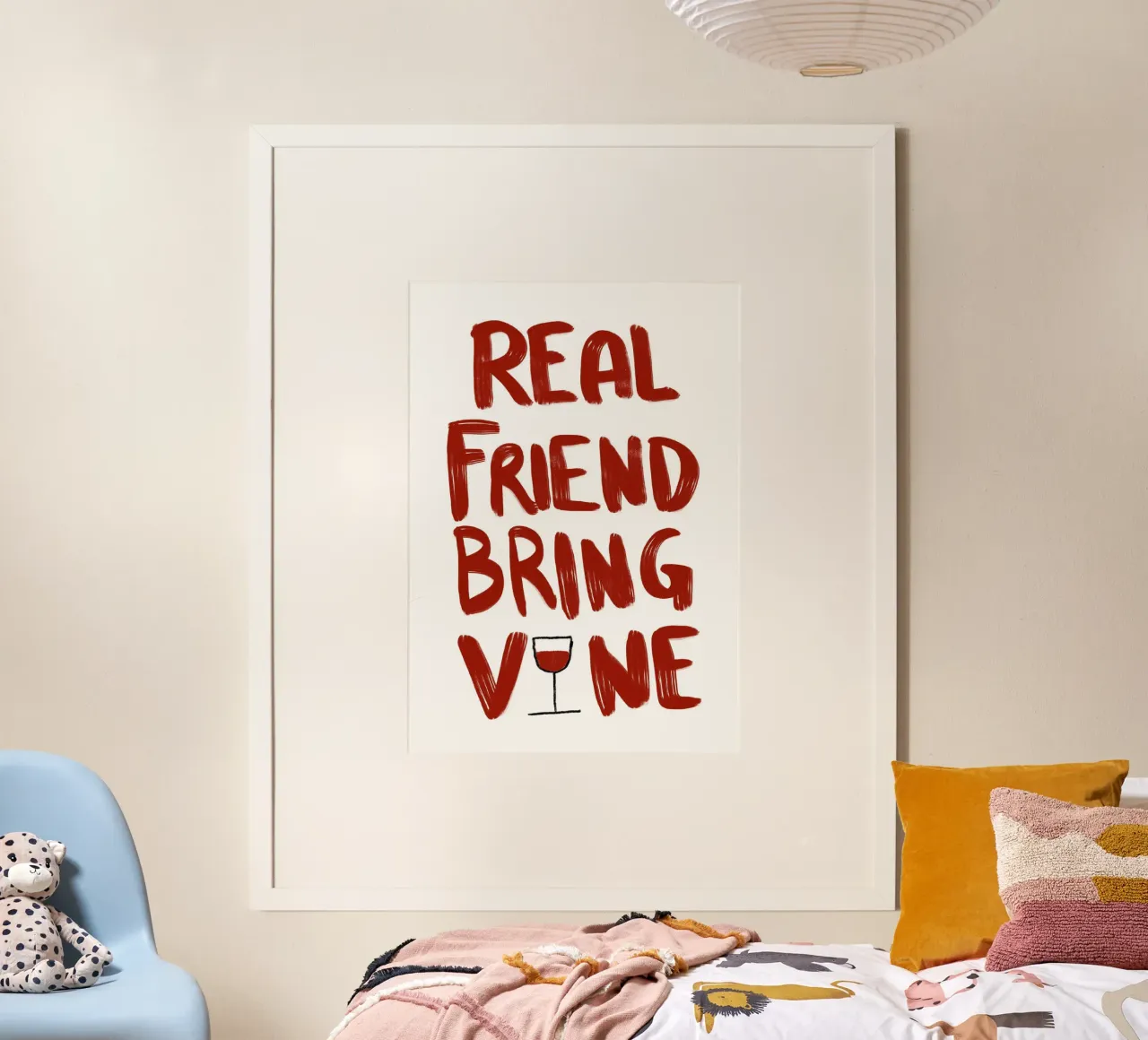 I veri amici portano il vino, decorazione per bar, citazione divertente poster con telaio in alluminio da vintagepod