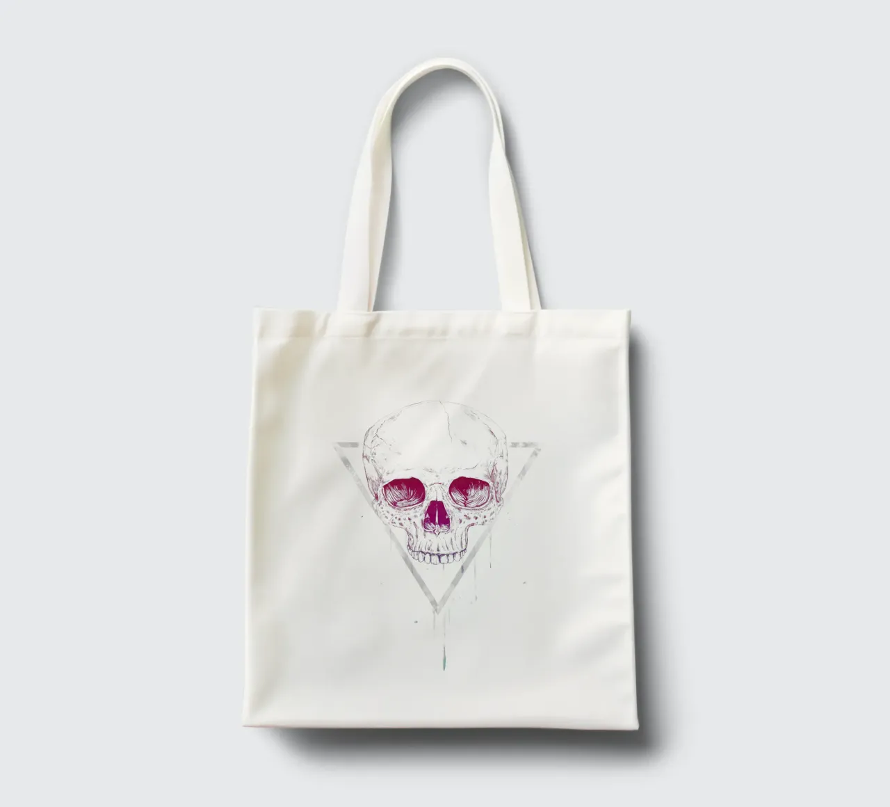 Skull in a triangle tote bag de Balazs Solti