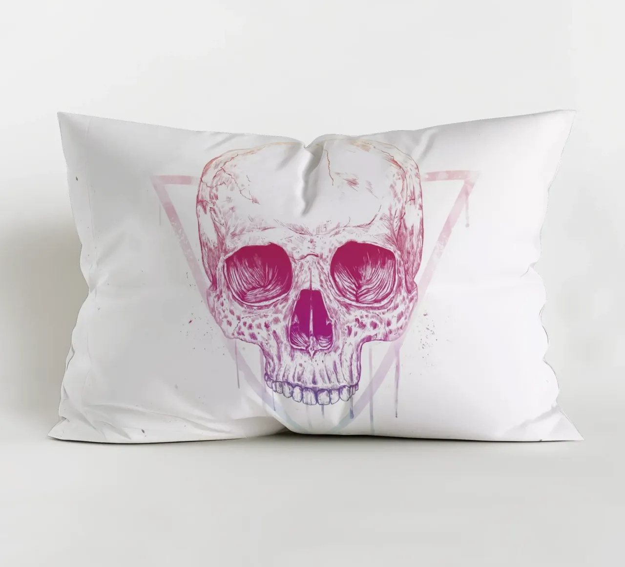 Skull in a triangle Kissen von Balazs Solti