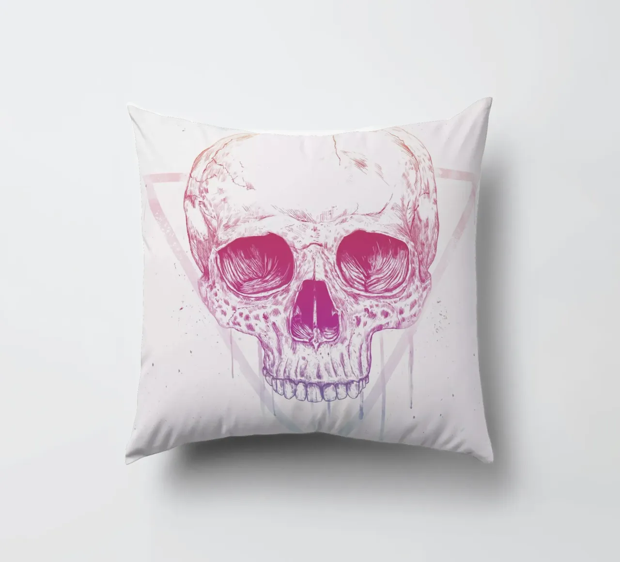 Skull in a triangle Kissen von Balazs Solti