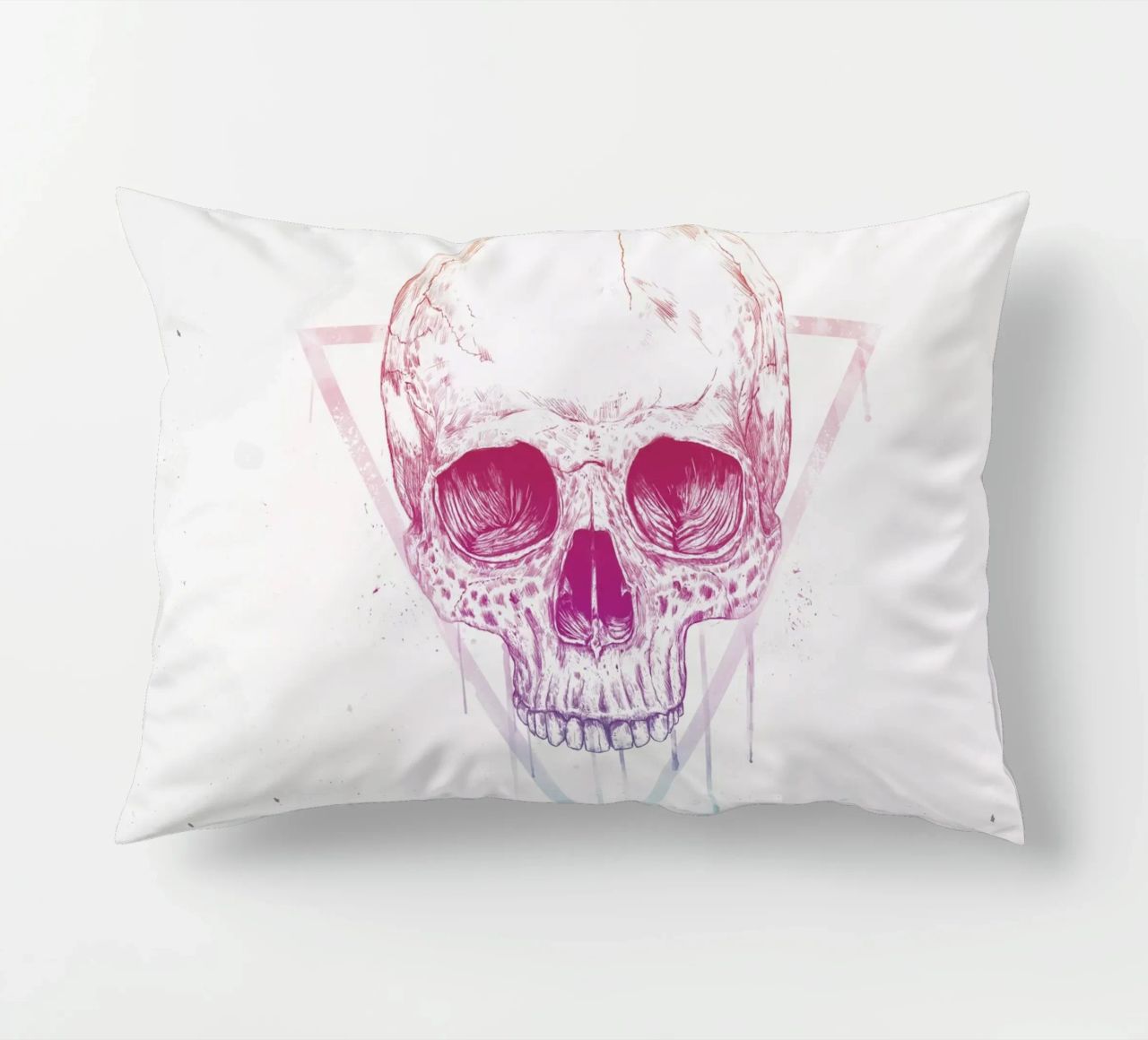 Skull in a triangle cuscino da Balazs Solti