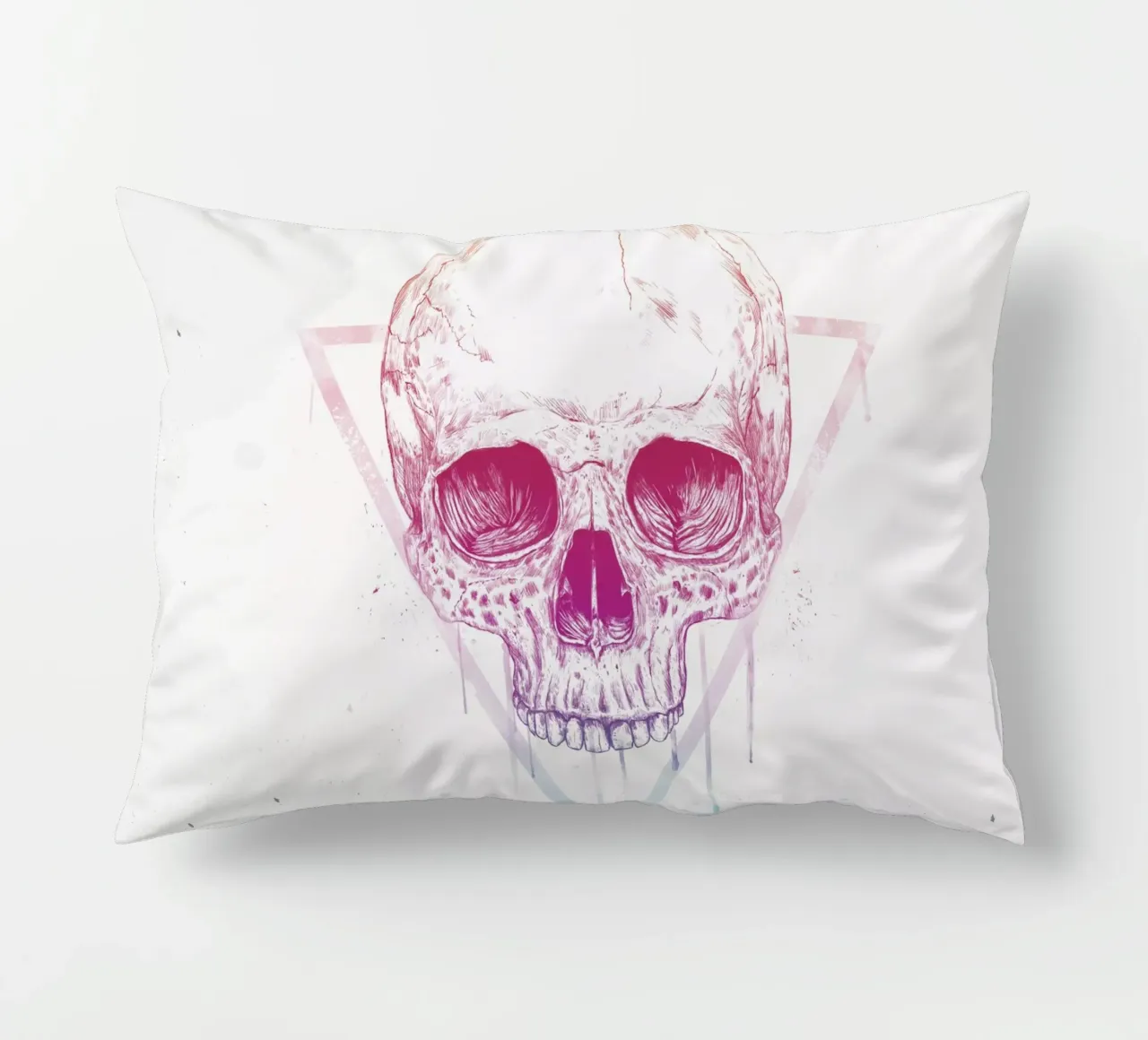 Skull in a triangle Kissen von Balazs Solti