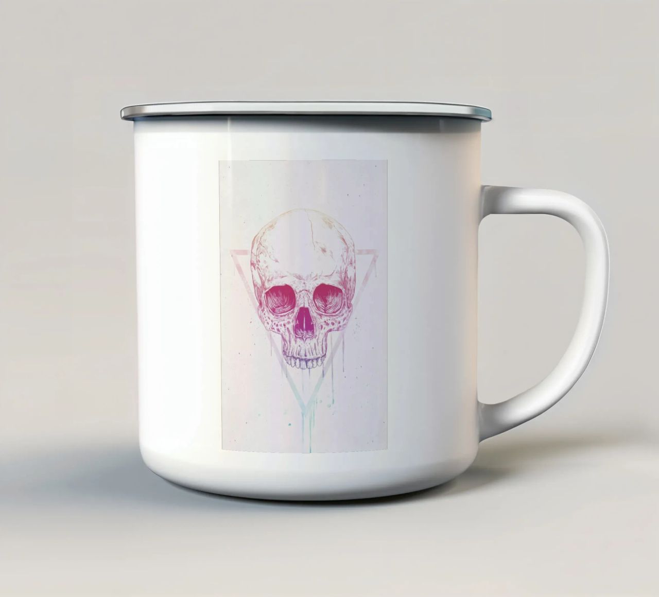 Skull in a triangle tazza in smalto da Balazs Solti