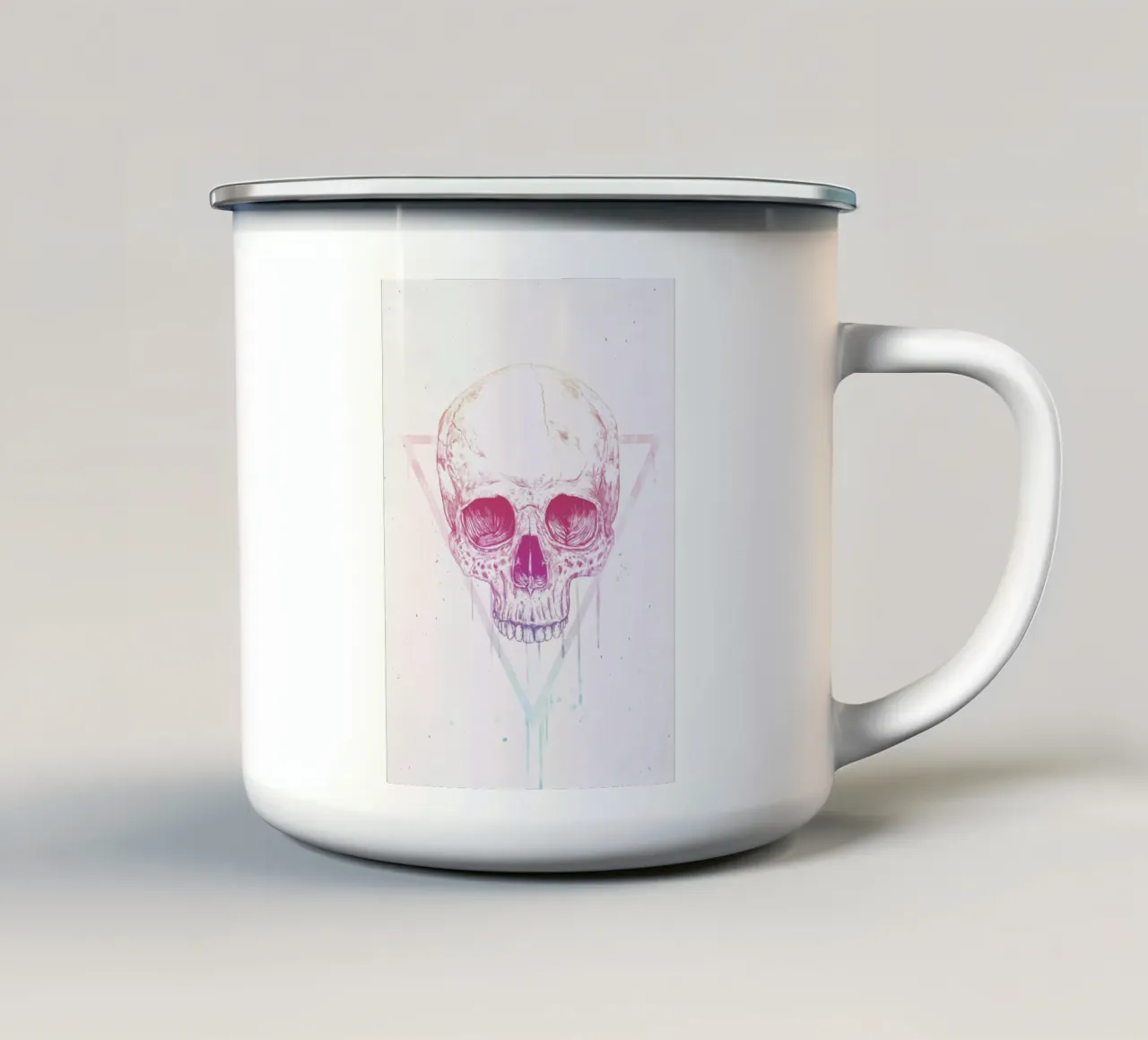 Skull in a triangle mug en émail de Balazs Solti