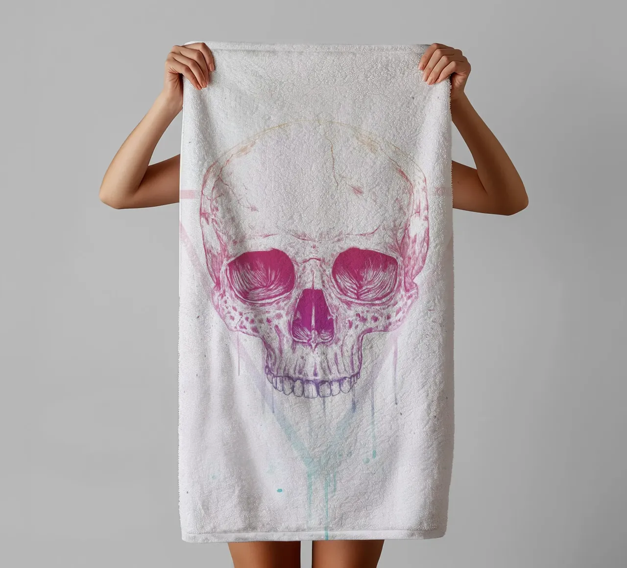 Skull in a triangle toalla de baño de Balazs Solti