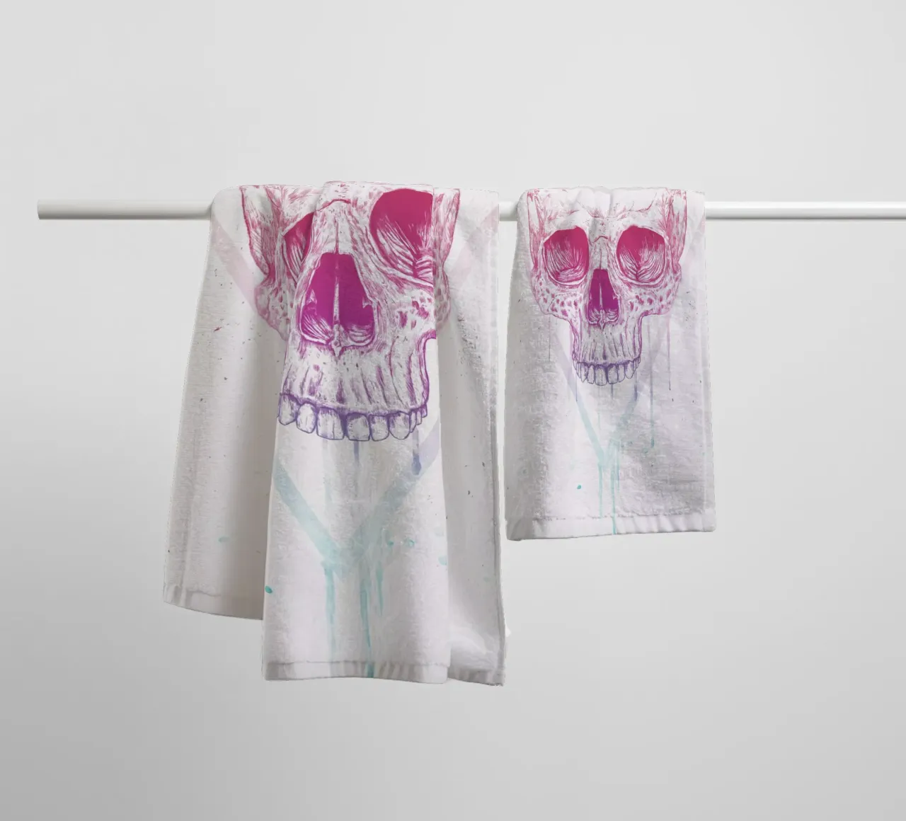 Skull in a triangle toalla de baño de Balazs Solti