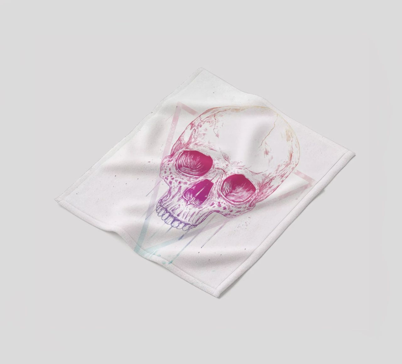 Skull in a triangle coperta in pile da Balazs Solti