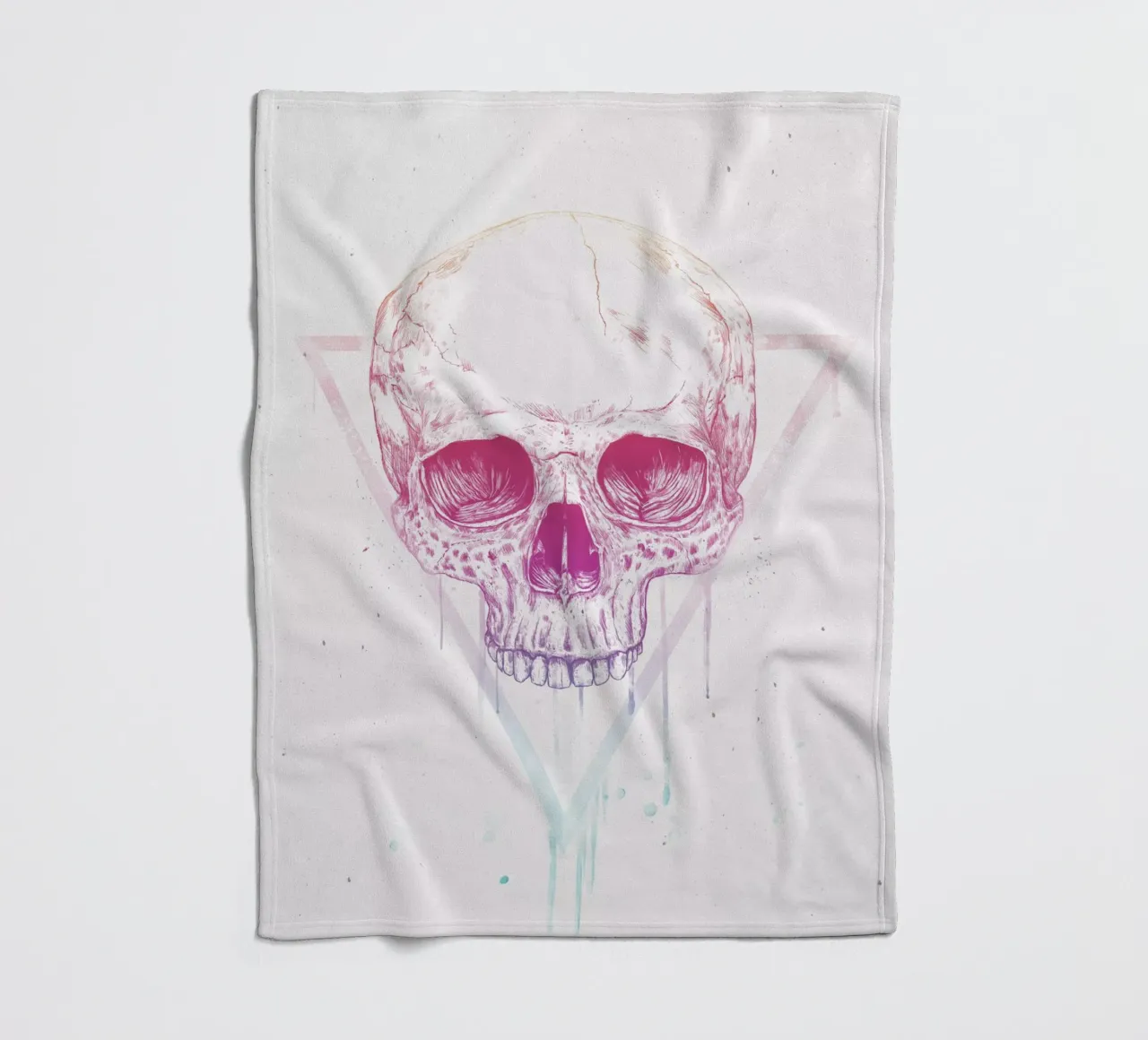 Skull in a triangle coperta in pile da Balazs Solti