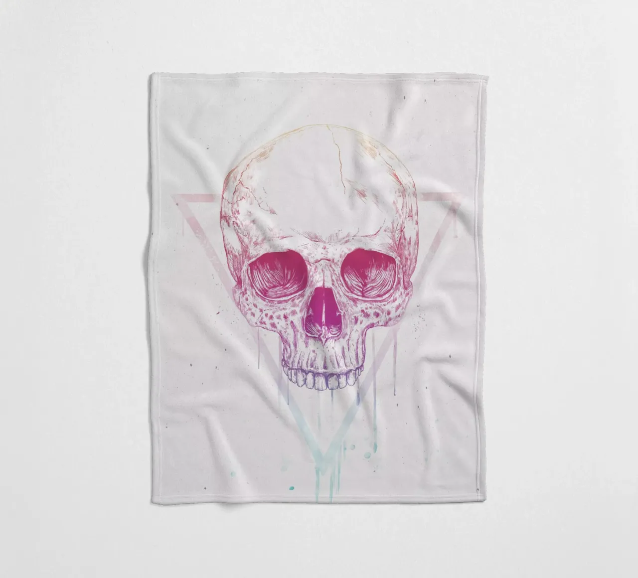 Skull in a triangle coperta in pile da Balazs Solti