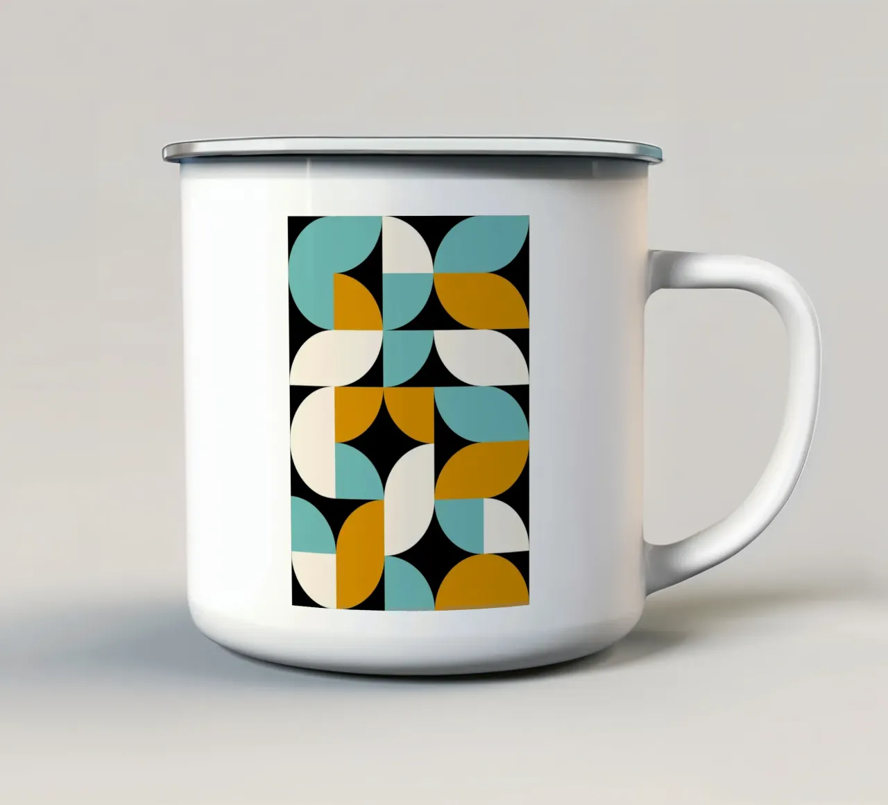 Forme blu e dorate tazza in smalto da Mariel Toigo